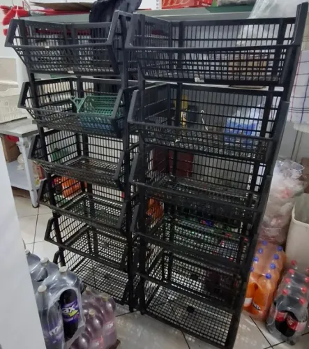12 Cestos Plástico Grande 58cm Empilhável Preto em Bom Estado!