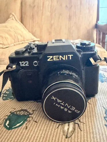Câmera analógica Zenit com lente asahi