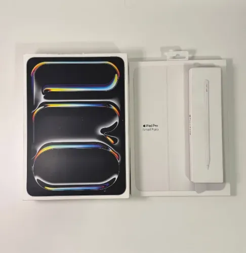 iPad Pro M5 11 polegadas 256 GB - Prateado + Apple Pencil Pro + Smart Folio - Branco
