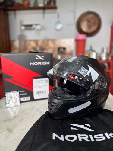 Capacete Norisk Tamanho 56 - Semi Novo, Menos de 2 Meses de Uso | Completo