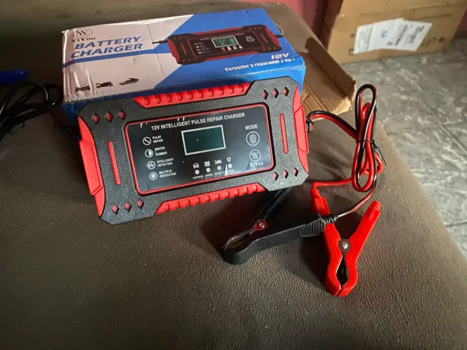Vendo esse carregador de bateria 