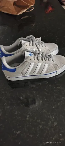 Tênis Adidas 