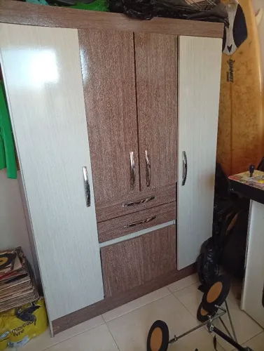 Guarda roupas solteiro em bom estado
