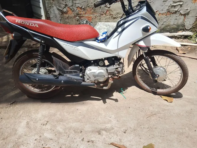 Moto quitada e selada 
