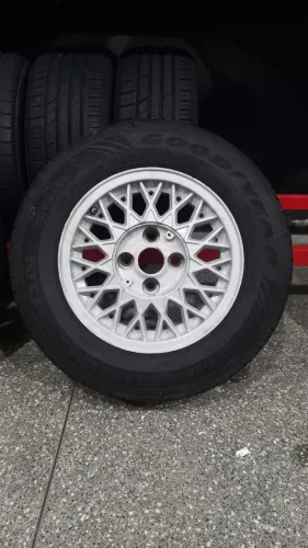 Roda bbs aro 13 furacão 4x100 pneus Goodyear 175-70 semi novos