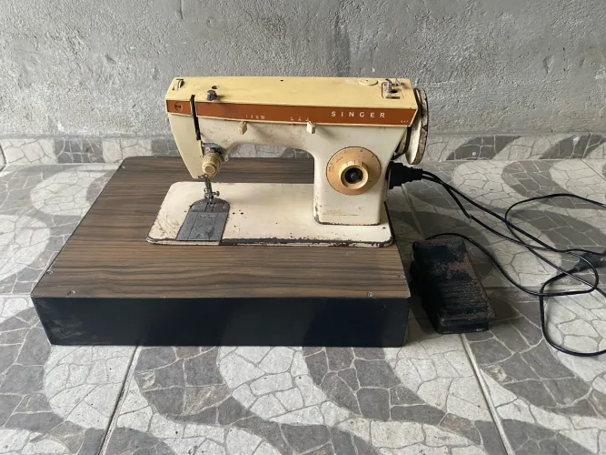 Máquina de costura singer
