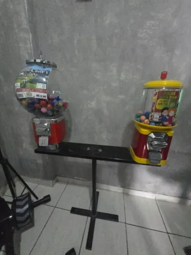 Duas Máquinas Vending Machine + tripé e suporte