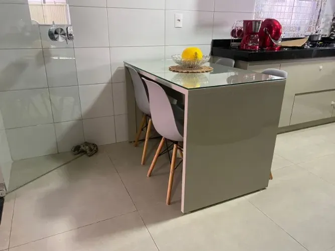 Mesa de Jantar Retangular 4 Lugares com 4 Cadeiras