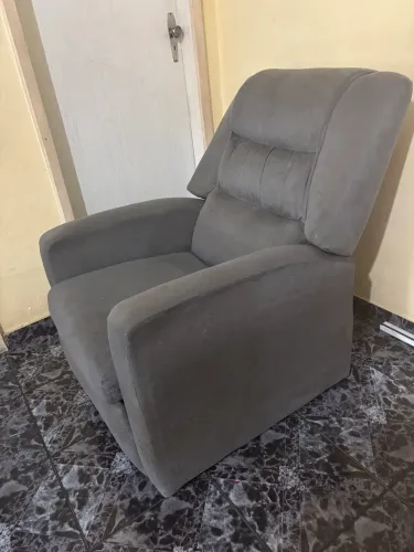 POLTRONA DO PAPAI RECLINÁVEL VELUDO CINZA