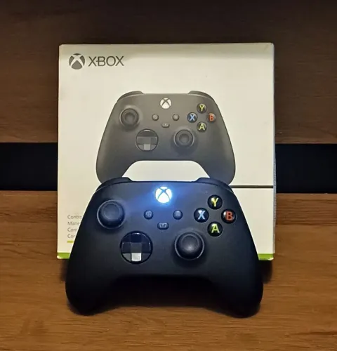 Controle original XBOX SERIES Preto<br>- com caixa<br>- com bateria<br><br>R$350 ?