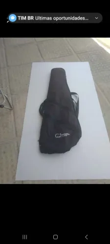 Capa para guitarra boa pra usar. 