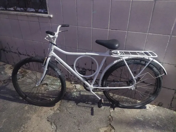 Vendo um Bicicleta Monark branca