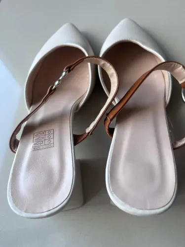 Mule feminino bege e marrom