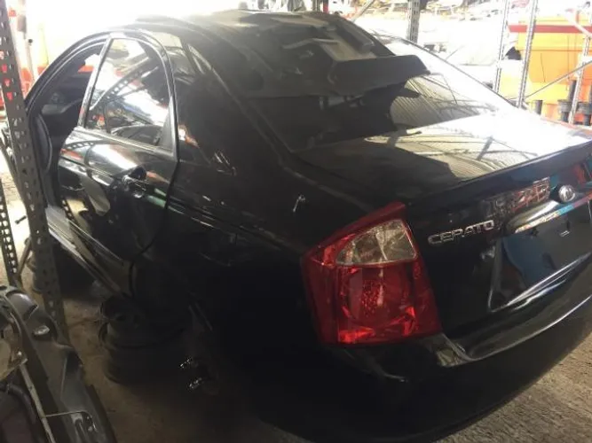 Peças usadas Kia Cerato 2006 1.6 16v gasolina 104cv câmbio manual