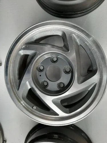 Roda aro 14 VW Kombi Grafite com diamantado jogo