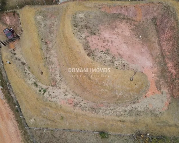 Lindo Lote de Terreno à Venda na Região de Descansópolis - Campos do Jordão/SP