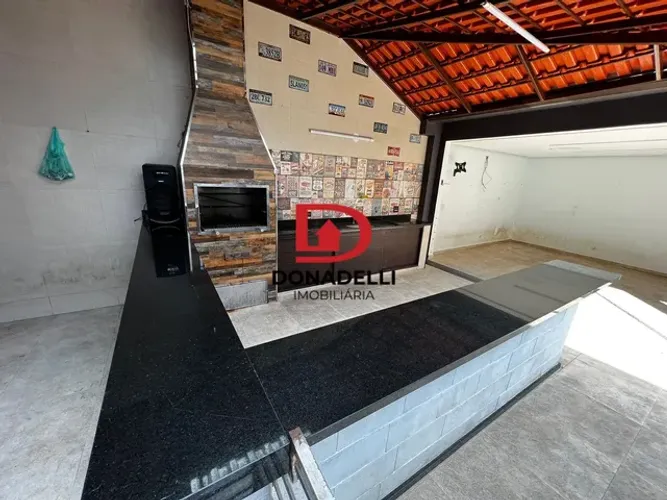 Excelente Casa com 3 dormitórios, 3 vagas, quintal, churrasqueira e academia no Campo Gran