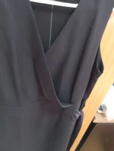 Vestido preto de viscose com decote V EXCELENTE QUALIDADE E ESTADO, PRATICAMENTE SEM USO 