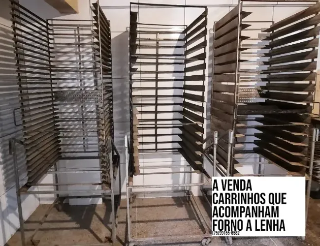Vendo Forno a lenha capacidade 64 assadeiras acompanhado de 3 carrinhos