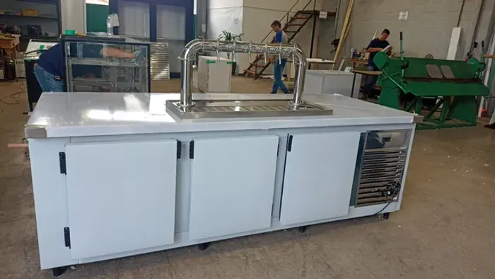 Balcão Refrigerado para Chopp com trave 6 torneiras 2,50m