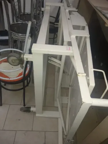 Cama Hospitalar em Ferro sem colchão