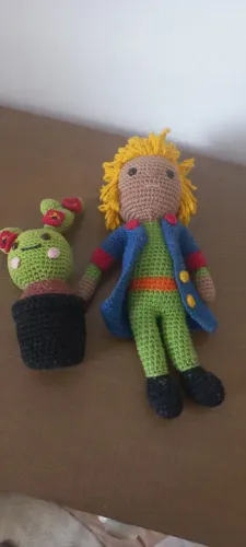 Pequeno Príncipe e Cacto ( amigurumi)
