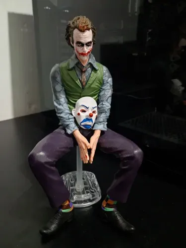 Action Figure Coringa Heath Ledger 24cm
