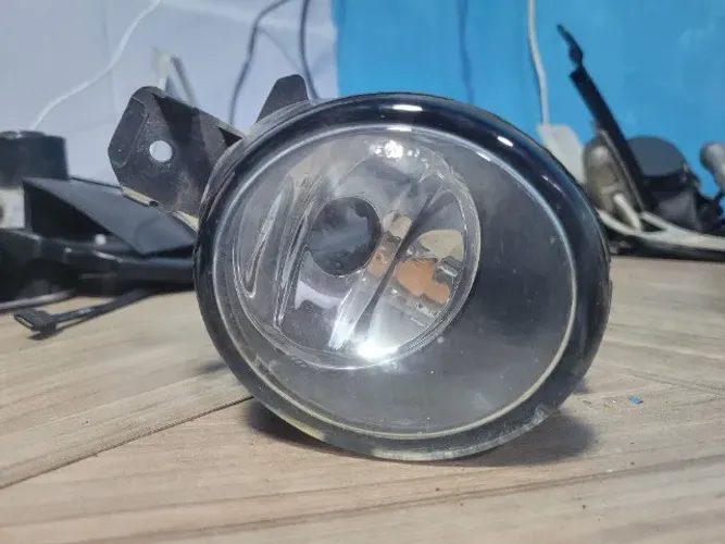 Farol de Milha Direito Nissan March Versa Sentra Livina 2012 a 2020  *