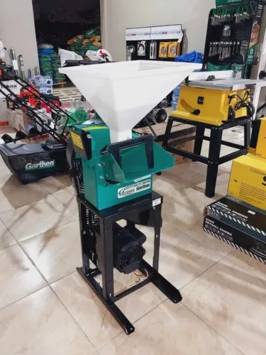 Forrageira Triturador Motor de Correia 2cv Monofasico C/ Peneiras - Garthen (Loja)