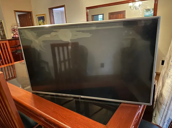TV LG - Tela Grande com defeito na tela