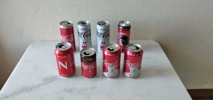 Latas vazias de Coca-cola colecionáveis