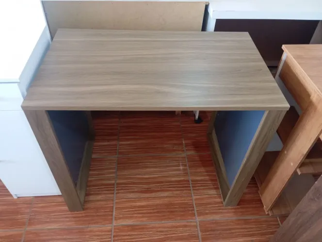 Escrivaninha nova em oferta 