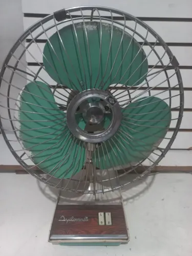Antigo ventilador Diplomata hélice de ferro