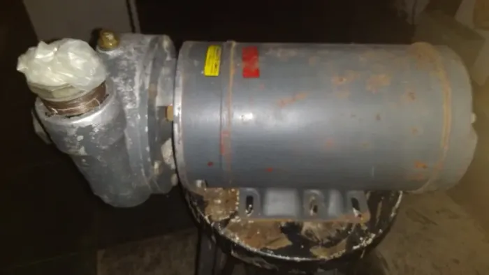 Bomba hidráulica trifásico