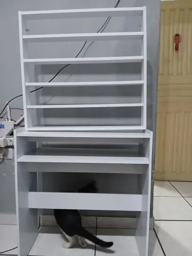 Mesa para manicure e expositor de esmalte - semi novo