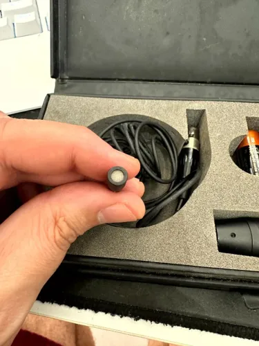 Audio-Technica AT899 - Microfone condensador de lapela profissional