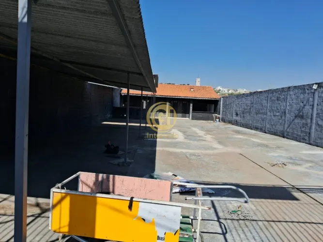 PONTO COMERCIAL COM EDICULA DE 1 DORMITORIO ,1 SALA, COZINHA,NOS FUNDOS, PARA VENDA EM JAC