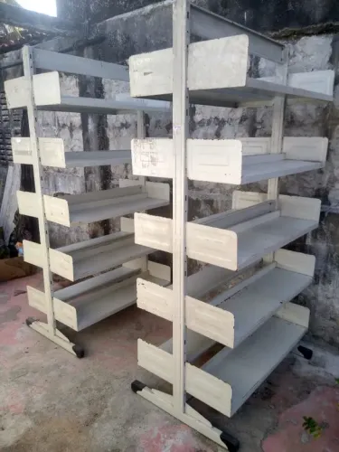 Duas estantes com Gôdolas Centrais prontas para serem usadas!!!