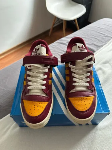 Tênis Adidas fórum 84 low