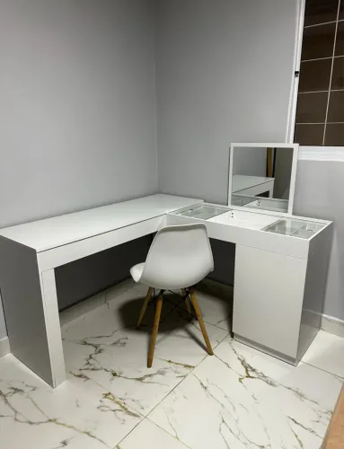 Conjunto Penteadeira + cadeira nova