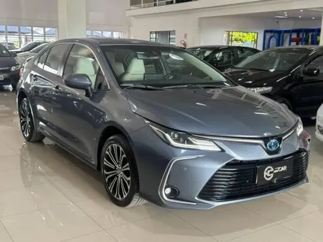 Toyota Corolla Altis Prem. Hybrid 2023 - REVISÕES NA AUTORIZADA E COM CHAVE RESERVA