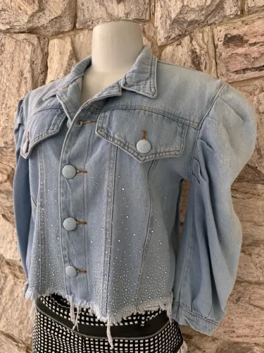 Jaqueta Jeans com Detalhes em Strass