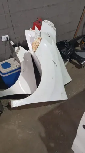 Sandero ano 2015 Paralama dianteiro lado esquerdo original
