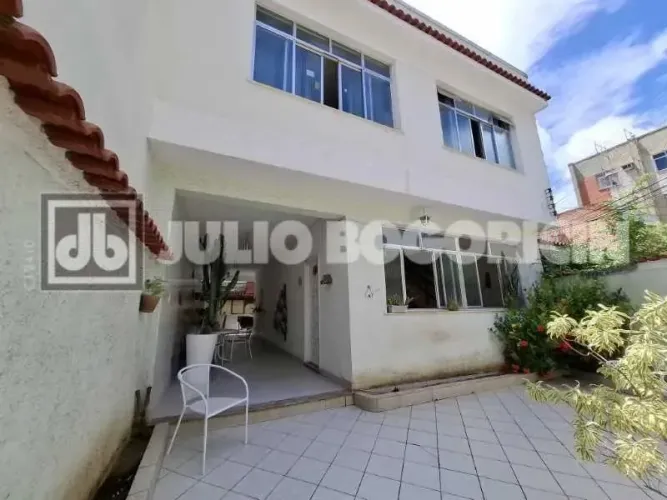 Casa de Vila : / Residencial / Pechincha / 205m2 / Sala / 3 Quartos / Suíte / Armários / V