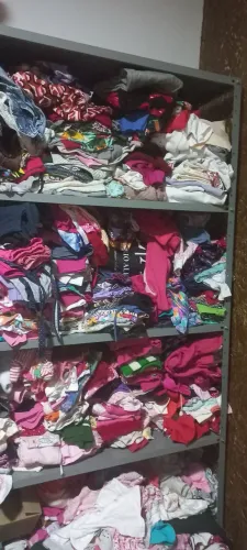 Vendo lotes de roupas infantil tamanhos variados  1, 2  ,3 ,4    6 semi novas 