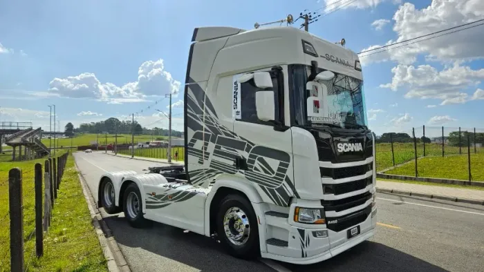 Scania R450 6x2 Highline Ano 21 Euro 5 Teto Alto Automático Farol de teto IPVA 2025 PAGO!
