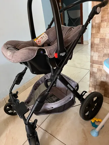 Kit carrinho Moisés e bebe conforto . 