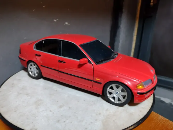 BMW 328i 1/18 ut models