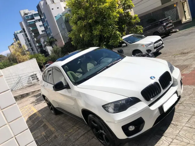 BMW X6 Drive 50i 4.4 Bi - Turbo - 407 cv