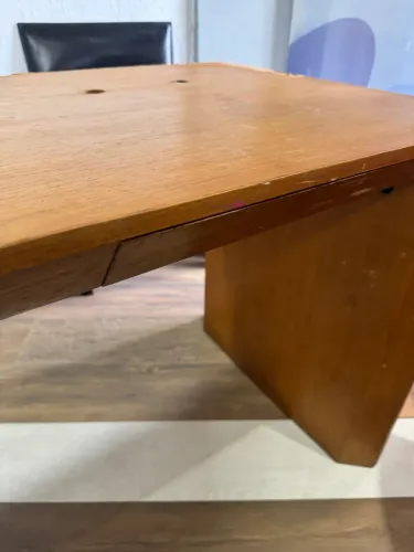 Mesa de escritório em madeira maciça cerejeira c/ 2 gavetas embutidas